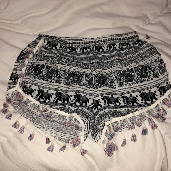 Pants - NWOT PRINTED SHORTS